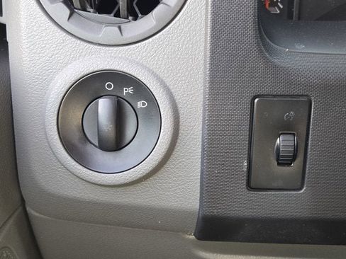 Used 2011 Ford E-250 and Econoline 250 image 18