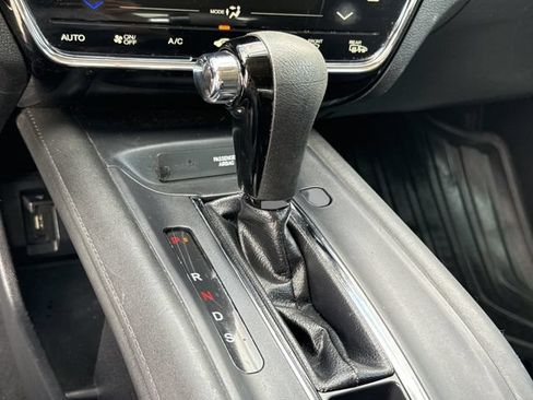Used 2018 Honda HR-V EX image 44