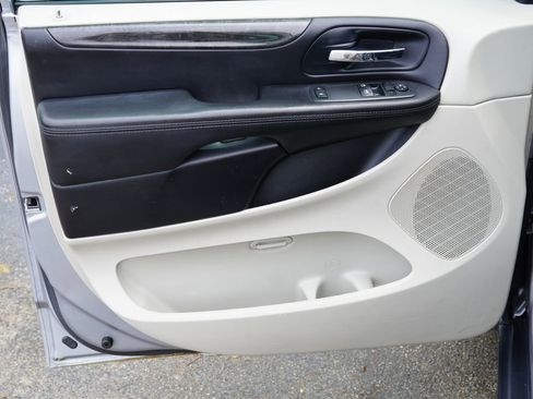 Used 2014 Dodge Grand Caravan American Value Package FWD image 10