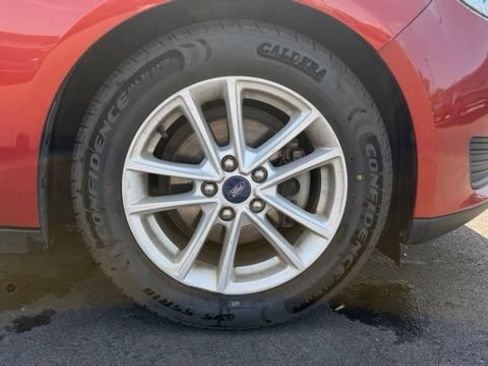 Used 2018 Ford Focus SE w/ Cold Weather Package FWD image 8