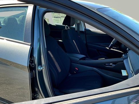 New 2026 Hyundai Elantra Hybrid FWD image 17
