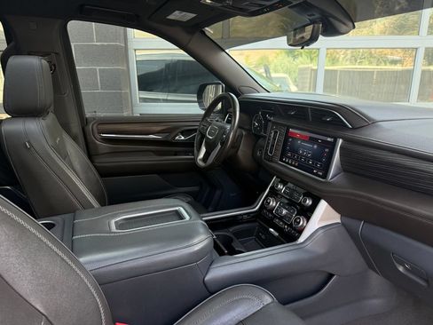 Used 2021 GMC Yukon XL Denali w/ Denali Premium Package AWD/4WD image 53