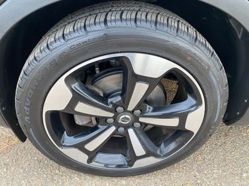 Used 2019 Volvo XC40 T5 Inscription image 24