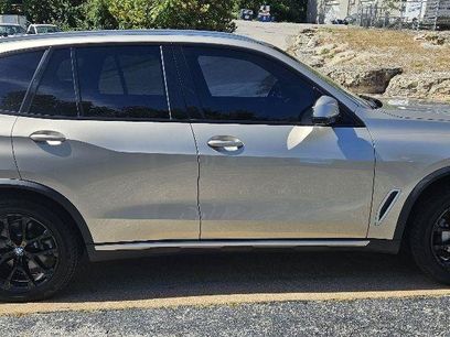 Used 2019 BMW X5 xDrive40i w/ Premium Package 2