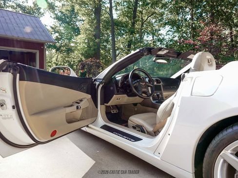 Used 2005 Chevrolet Corvette Convertible w/ Preferred Equipment Group RWD image 28