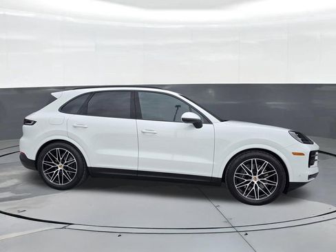 Certified 2025 Porsche Cayenne AWD/4WD image 7