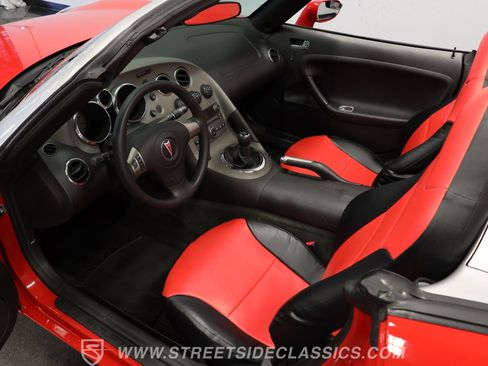 Used 2007 Pontiac Solstice Convertible w/ Preferred Package image 4