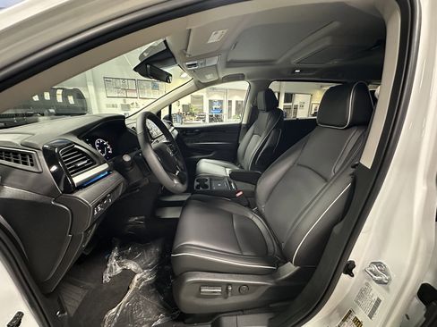 New 2026 Honda Odyssey Touring image 8