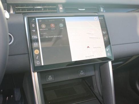 Used 2025 Land Rover Discovery Sport S image 17