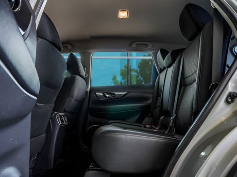 Used 2017 Nissan Rogue S FWD image 30