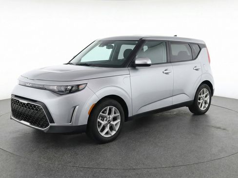 Used 2025 Kia Soul LX w/ LX Technology Package FWD image 3