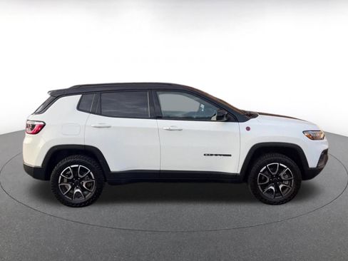 Used 2025 Jeep Compass Trailhawk image 16