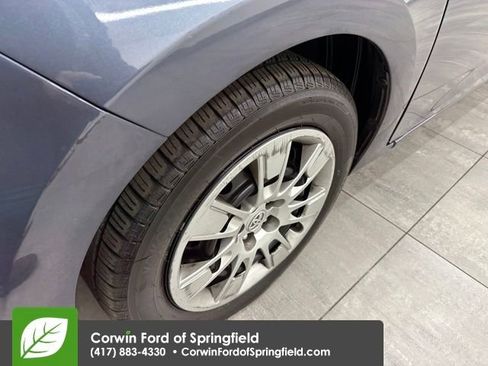 Used 2015 Toyota Corolla L image 29