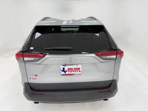 Used 2022 Toyota RAV4 XLE FWD image 39