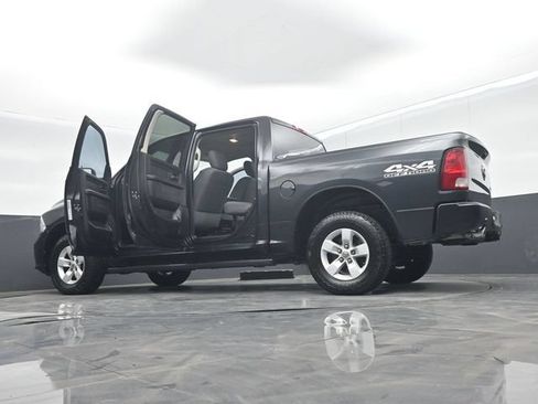 Used 2018 RAM 1500 Express AWD/4WD image 72