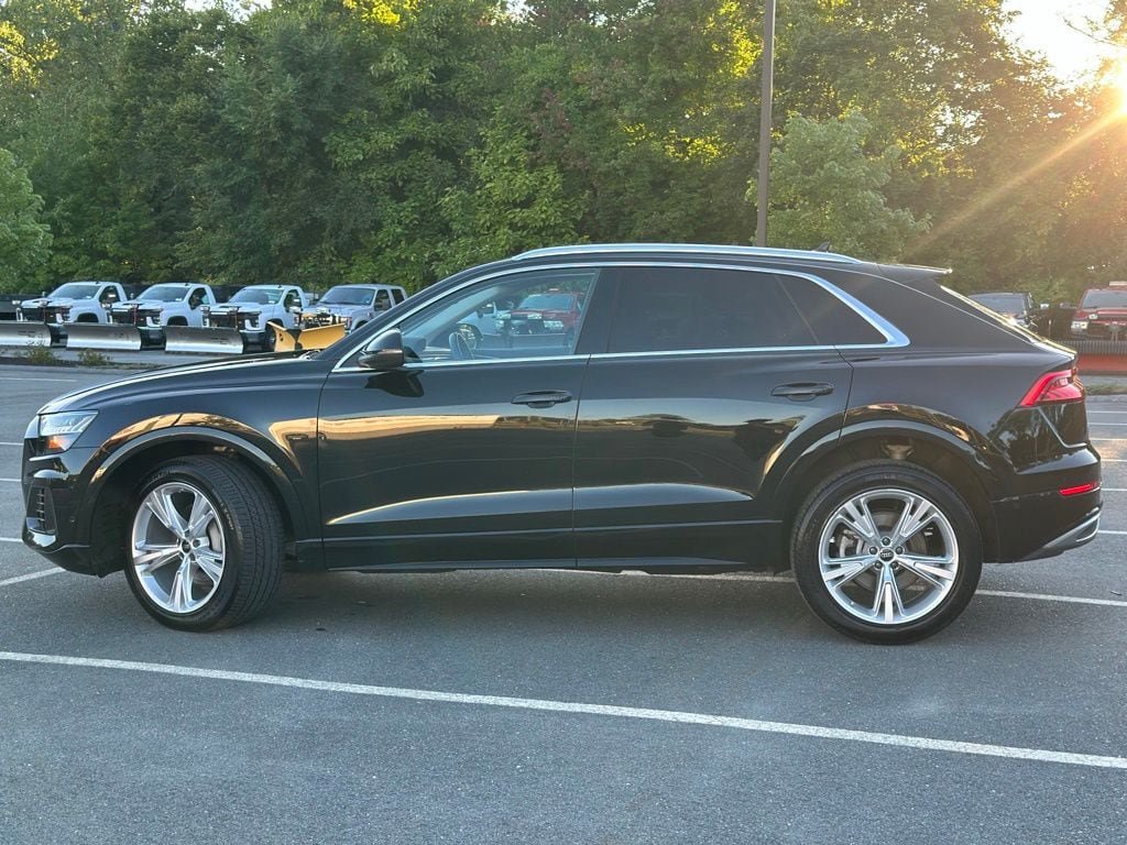 Used 2023 Audi Q8 Premium w/ Convenience Package AWD/4WD image 3