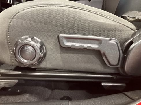 Used 2021 Jeep Wrangler Unlimited Sahara w/ Uconnect 4C Nav & Sound Group image 11