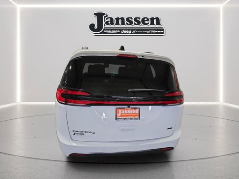 New 2026 Chrysler Pacifica Select w/ S Appearance Package image 4