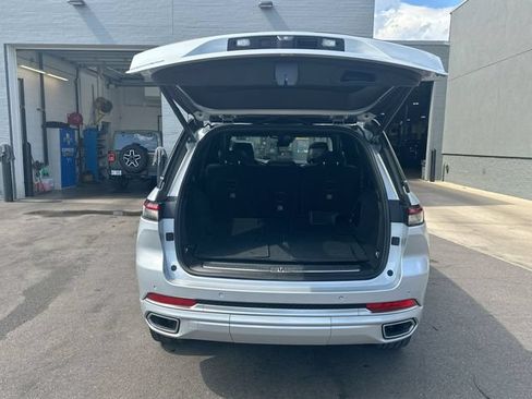 Used 2022 Jeep Grand Cherokee Summit w/ Luxury Tech Group V AWD/4WD image 26