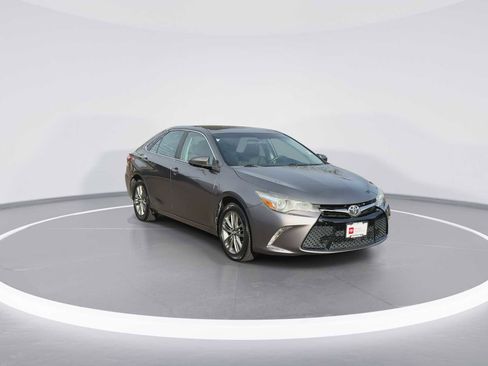 Certified 2017 Toyota Camry SE image 2