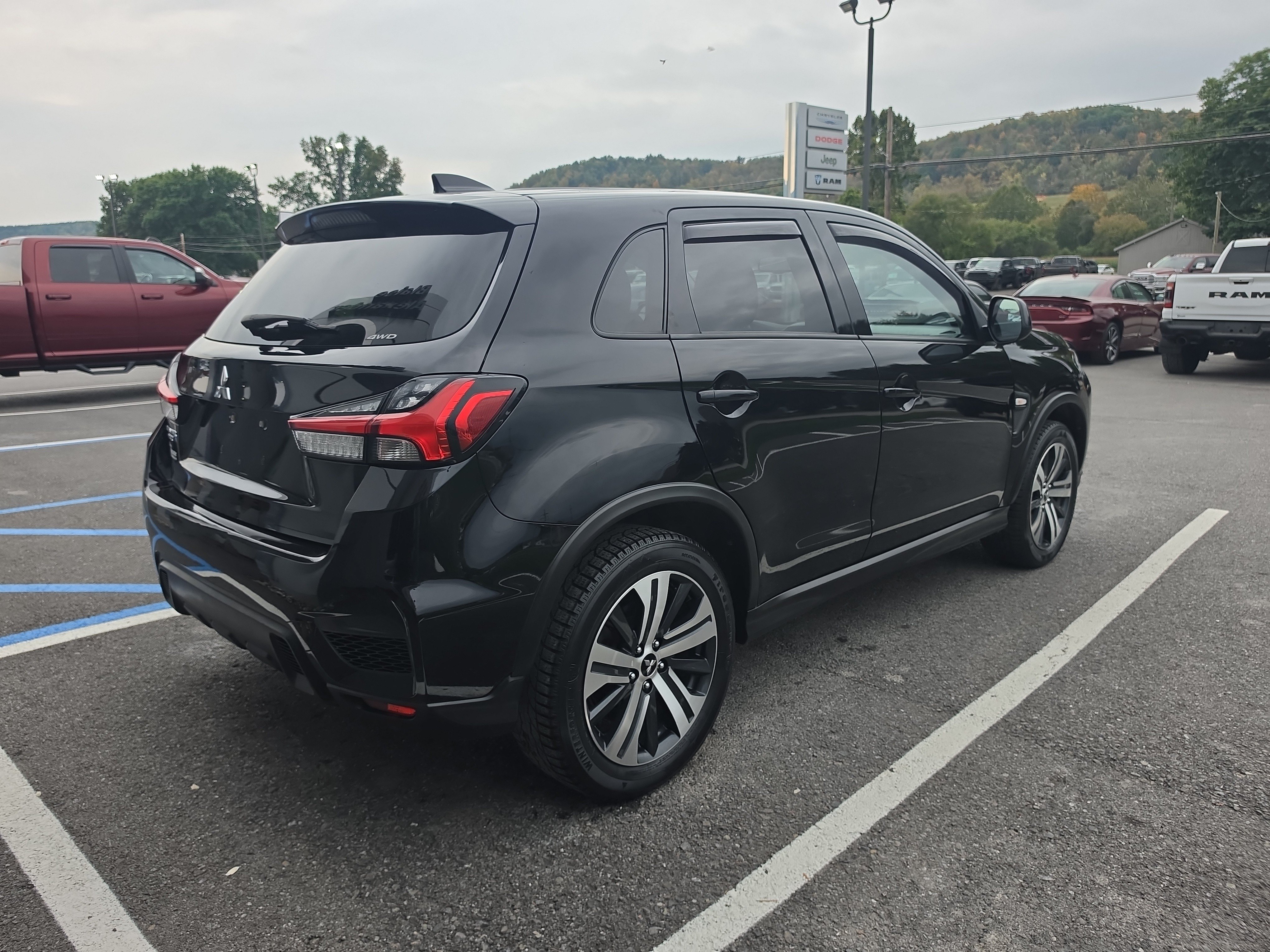 Used 2023 Mitsubishi Outlander Sport ES AWD/4WD image 3
