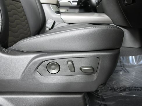 Used 2025 Chevrolet Silverado 2500 ZR2 w/ Technology Package image 15