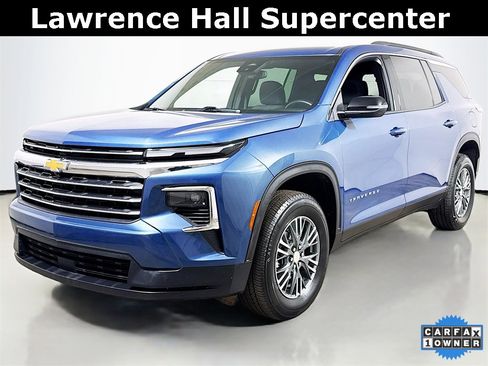 Used 2025 Chevrolet Traverse LT image 1