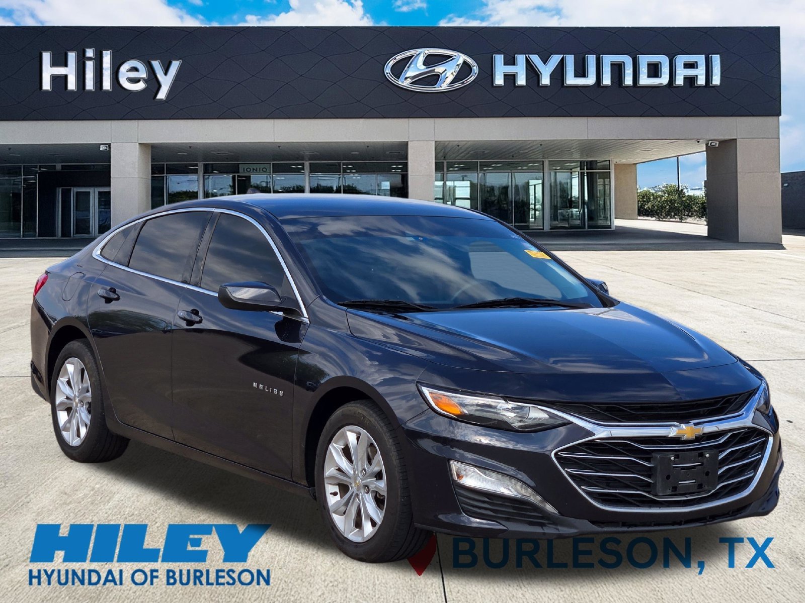 Used 2023 Chevrolet Malibu LT FWD image 2