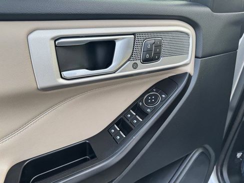 Used 2020 Ford Explorer Limited image 11