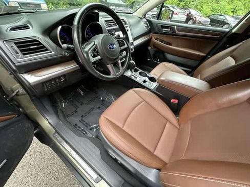 Used 2017 Subaru Outback 2.5i Touring w/ Popular Package #5A AWD/4WD image 16