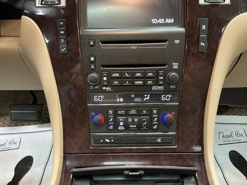 Used 2010 Cadillac Escalade Premium AWD/4WD image 17