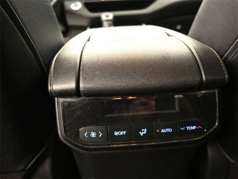 Used 2022 Toyota Highlander XLE image 23