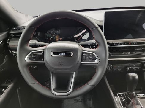 Used 2025 Jeep Compass Trailhawk AWD/4WD image 5
