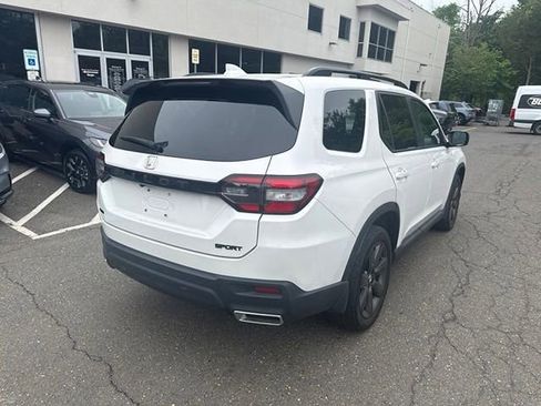Used 2023 Honda Pilot Sport image 6