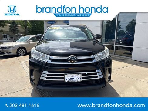 Used 2017 Toyota Highlander Plus AWD/4WD image 2
