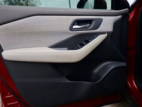 Used 2023 Nissan Rogue SL w/ SL Premium Package image 17