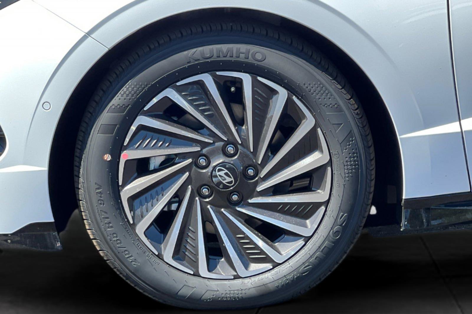 New 2026 Hyundai Sonata Limited FWD image 24