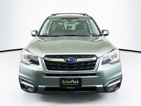 Used 2017 Subaru Forester 2.5i Touring image 2