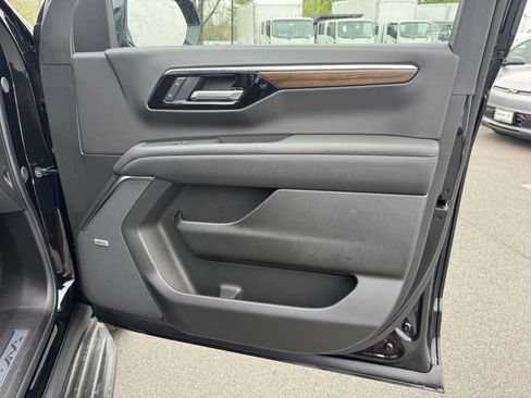 New 2026 Chevrolet Suburban High Country image 27