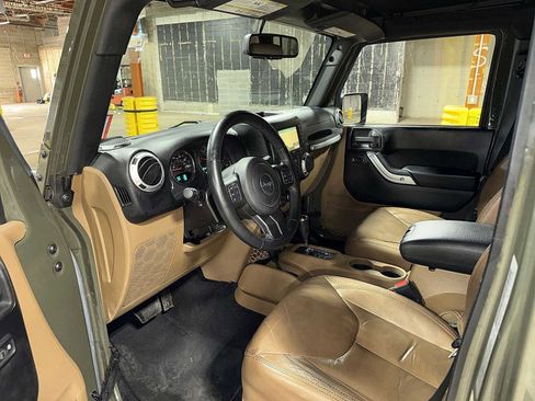 Used 2015 Jeep Wrangler Unlimited Sahara w/ Connectivity Group image 26