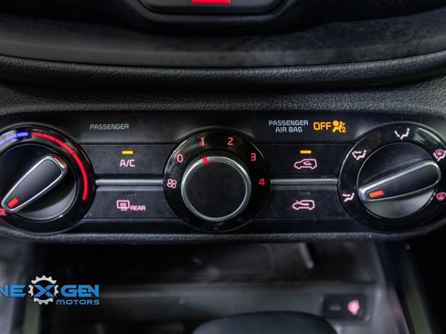 Used 2020 Kia Soul GT-Line w/ GT 2.0L Power Sunroof Package FWD image 19