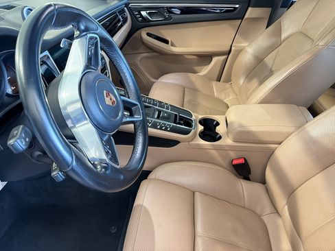 Used 2020 Porsche Macan AWD/4WD image 3