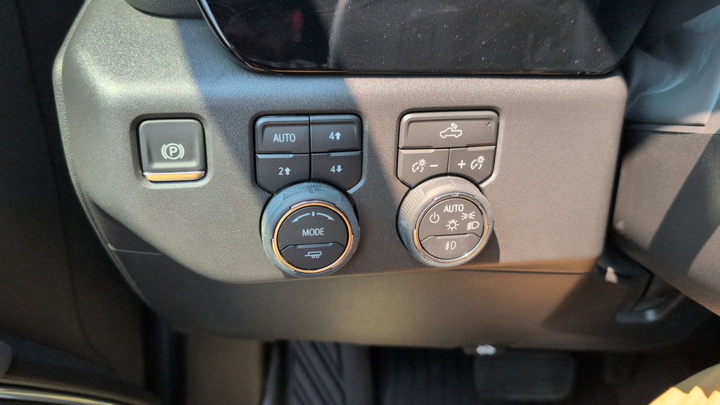 Used 2026 Chevrolet Silverado 1500 LT Trail Boss w/ Convenience Package II AWD/4WD image 14