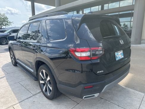 Used 2023 Honda Pilot Elite image 3