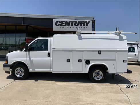 Used 2021 GMC Savana 3500 w/ Power Convenience Package RWD image 4