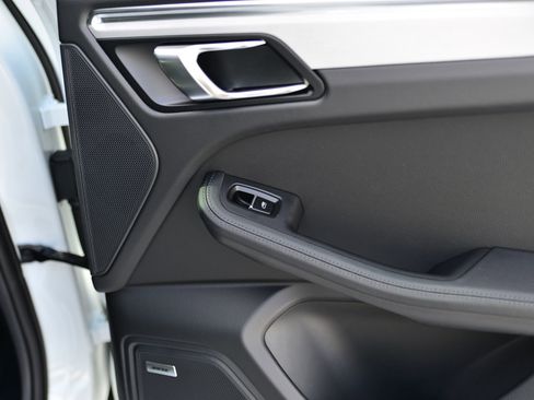 Certified 2026 Porsche Macan AWD/4WD image 27