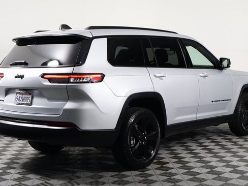 Used 2022 Jeep Grand Cherokee L Laredo image 4