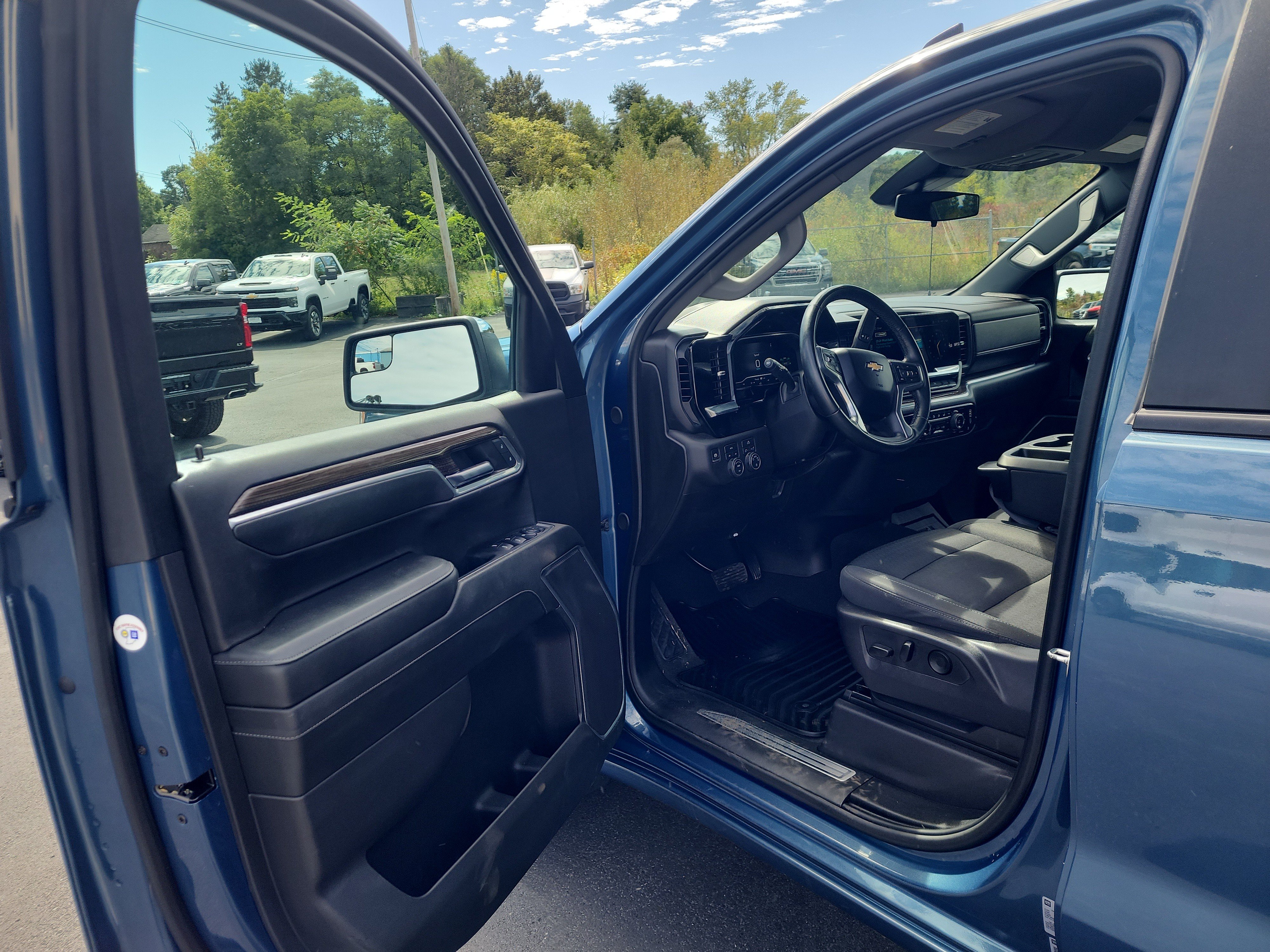 Certified 2024 Chevrolet Silverado 1500 LT AWD/4WD image 10