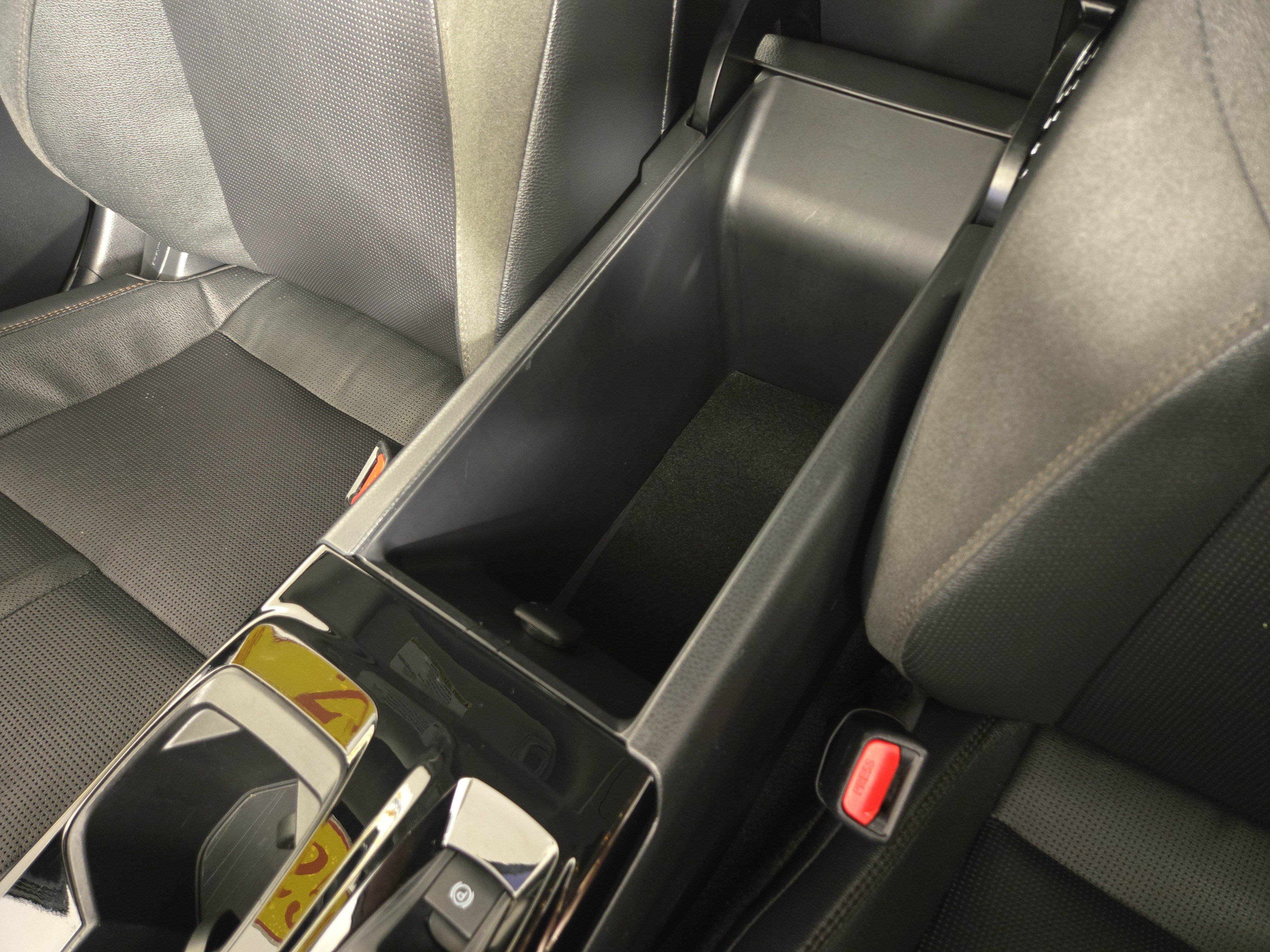 Used 2025 Toyota Camry XLE FWD image 28