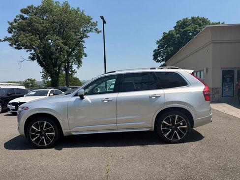 Used 2018 Volvo XC90 T5 Momentum w/ Convenience Package AWD/4WD image 4